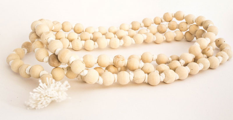 Чётки для медитации из нима на белой нити Чётки для медитации из нима на белой нити