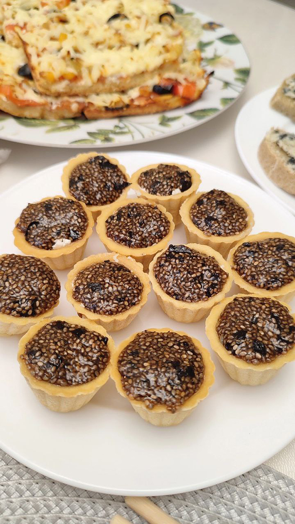 ТАРТАЛЕТКИ З ЧОРНОЮ ІКРОЮ З НАСІННЯ ЧІА ТАРТАЛЕТКИ З ЧОРНОЮ ІКРОЮ З НАСІННЯ ЧІА